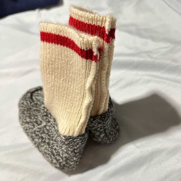 Roots baby toque and booties set. Size 12-18months. Grey Oat Mix colour - Picture 6 of 8